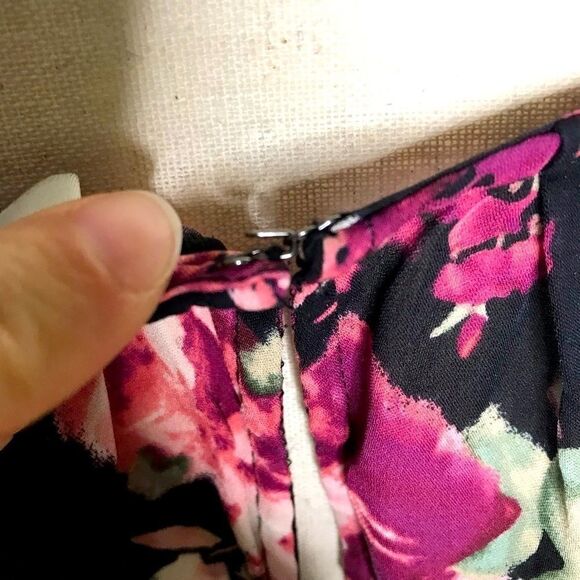 Beautiful Floral Halter top - Picture 6 of 10